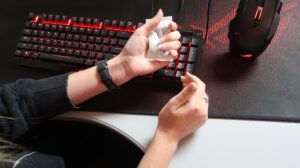 How to fix sweaty hands while gaming
